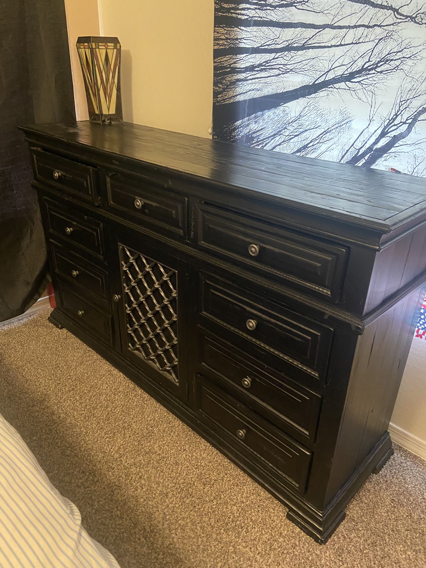 King Desser And Bed Frame Including Headboard And Footboard