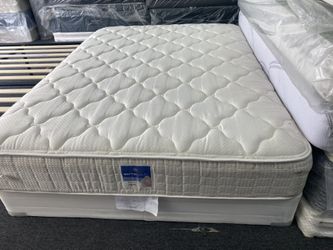 Queen Mattress And Box Springs 