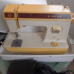 Singer Sewing Machine 