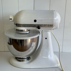 KitchenAid classic mixer with 5qt bowl model K45SS