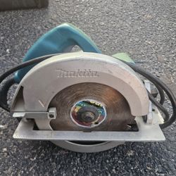 Makita 5007NB 7‑1/4" Circular Saw – Good Condition