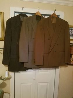 Men's suites size large, very good condition