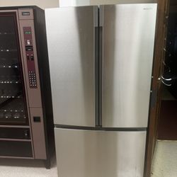 Refrigerator (READ DESCRIPTION)