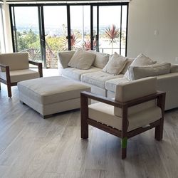🛋️ Modern 3-Seater Couch with Ottoman Included !! 