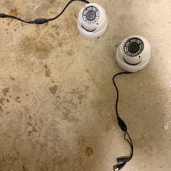 Pair of 2MP HD‐TVI Varifocal Dome Security Cameras – TVI‐IRD2M42VF