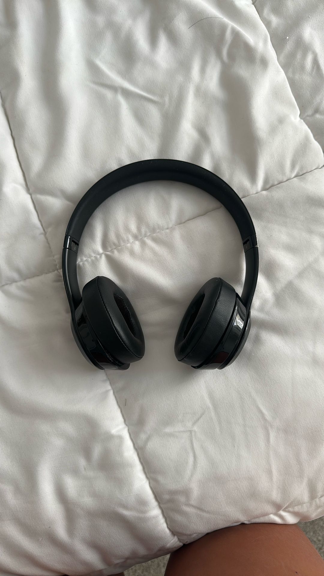 Beats solo wireless headphones