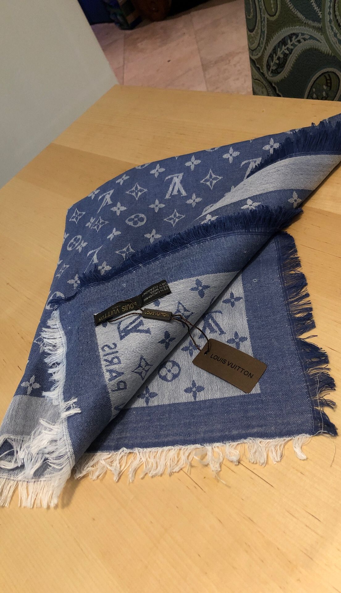 Louis Vuitton shawl / scarf