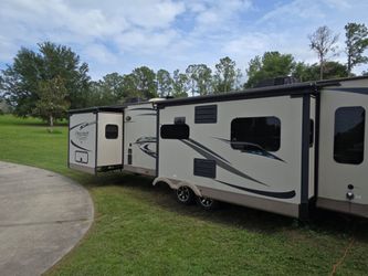 2016 Forest River Flagship 34ft