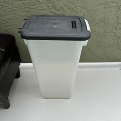 Dog Food / Cat Food Container 