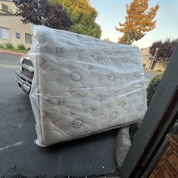 Queen Size Matrres Boxpring 
