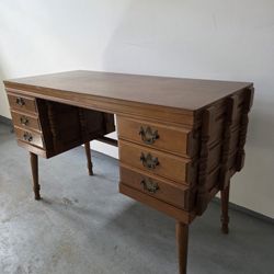 Vintage Solid Wood Executive Desk - Excellent Condition (Ethan Allen Style)