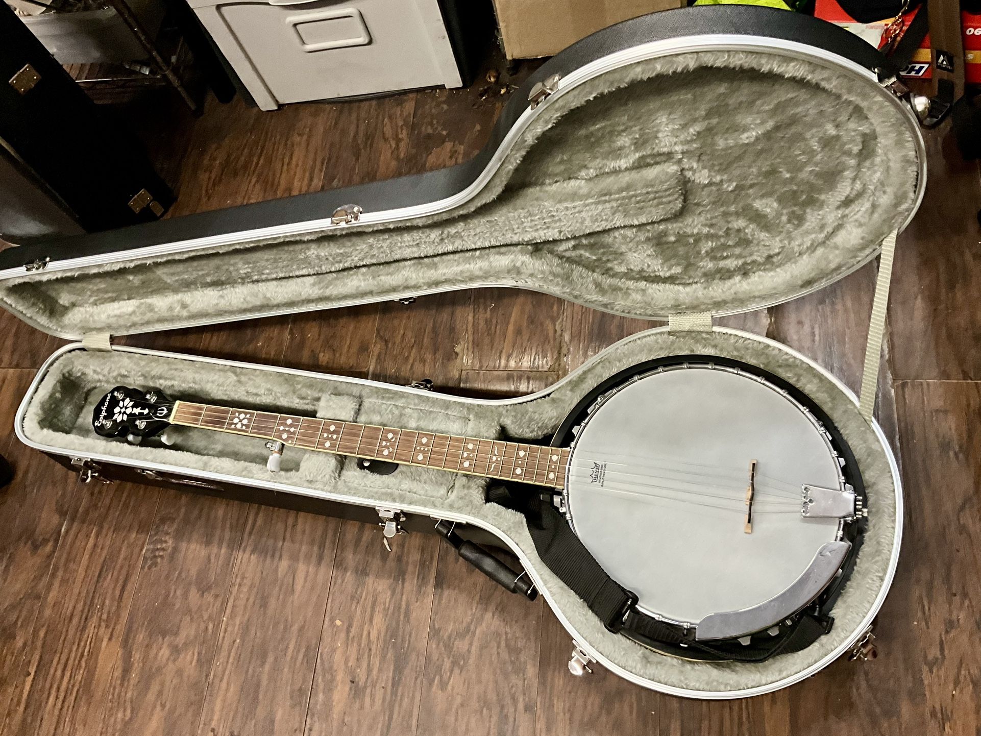 Epiphone 5-String Banjo w/Hardshell Case  