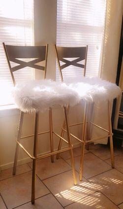 Beautiful LIKE NEW Angelic White & Gold Barstool Chair SET - ( DELIVERY +$25 )
