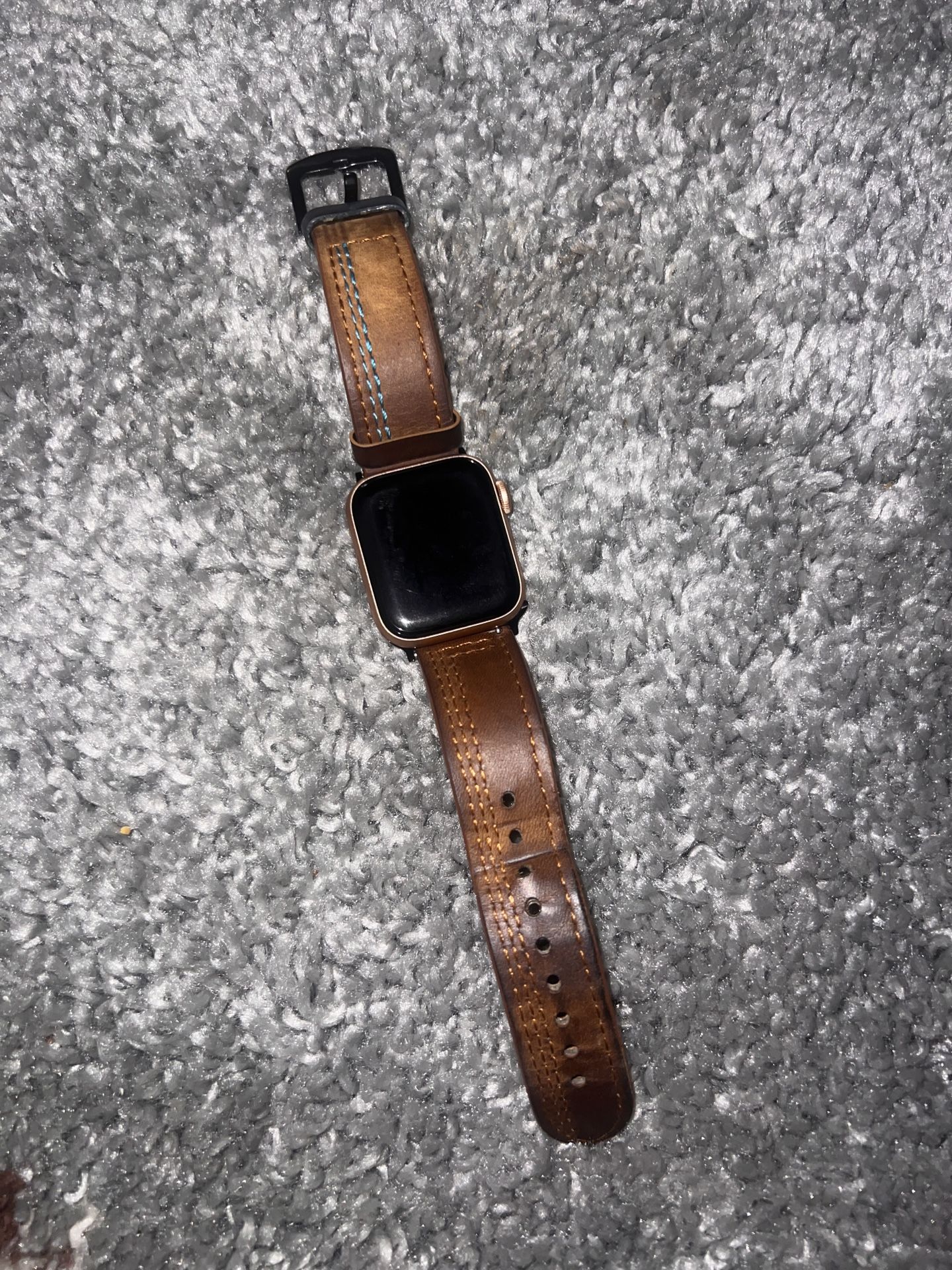 Apple Watch Series 5 (Almost New no Box )