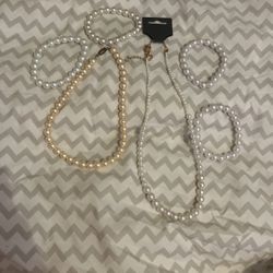 Necklace and bracelet set