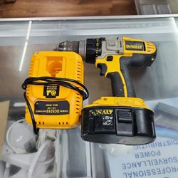 Hammer Drill 18 Volt Dewalt With Battery And Charger 