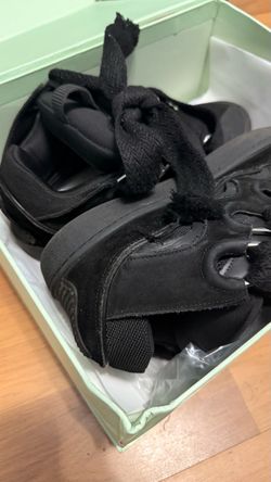 Black lavins