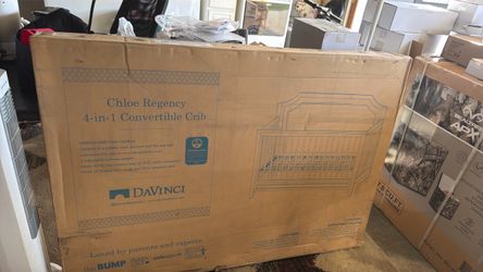 DaVinci Chloe Regency 4-in-1 Convertible Crib