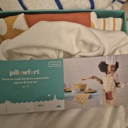 Kids' Apron with Chef Hat - Pillowfort  * NEW*