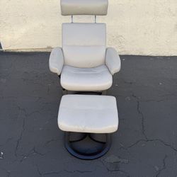 Oslo Gray Leather Recliner with Ottoman – Like New