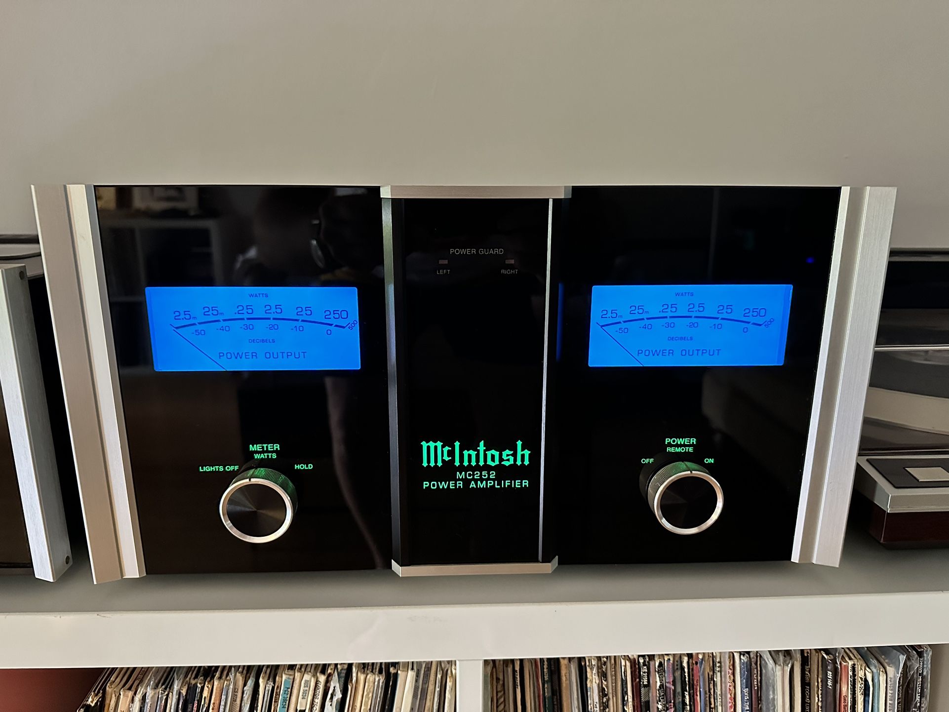 McIntosh Mc252
