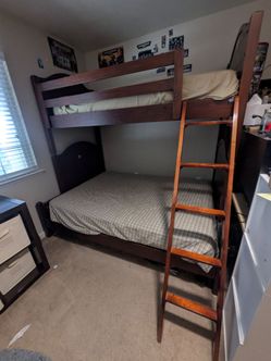 Bunk bed twin over full