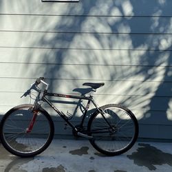 Trek 830 mountain bike