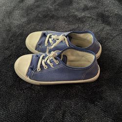 blue converse style shoes 