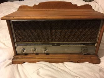Antique radio works good