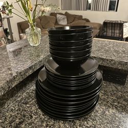 Modern Black Dinnerware Set
