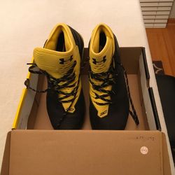 Under Armour UA CURRY - SIZE 10.5