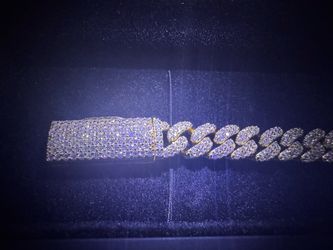 8mm Iced Out Moissanite Cuban Link Bracelet