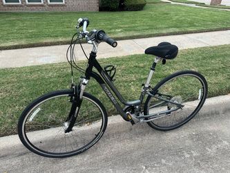 Trek Adult Step-Thru Lightweight Aluminum Frame 24-speed 28-inch Wheels