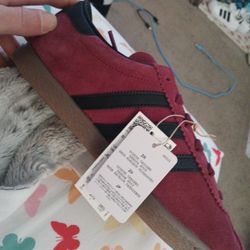 Size 9 Brand New Adidas