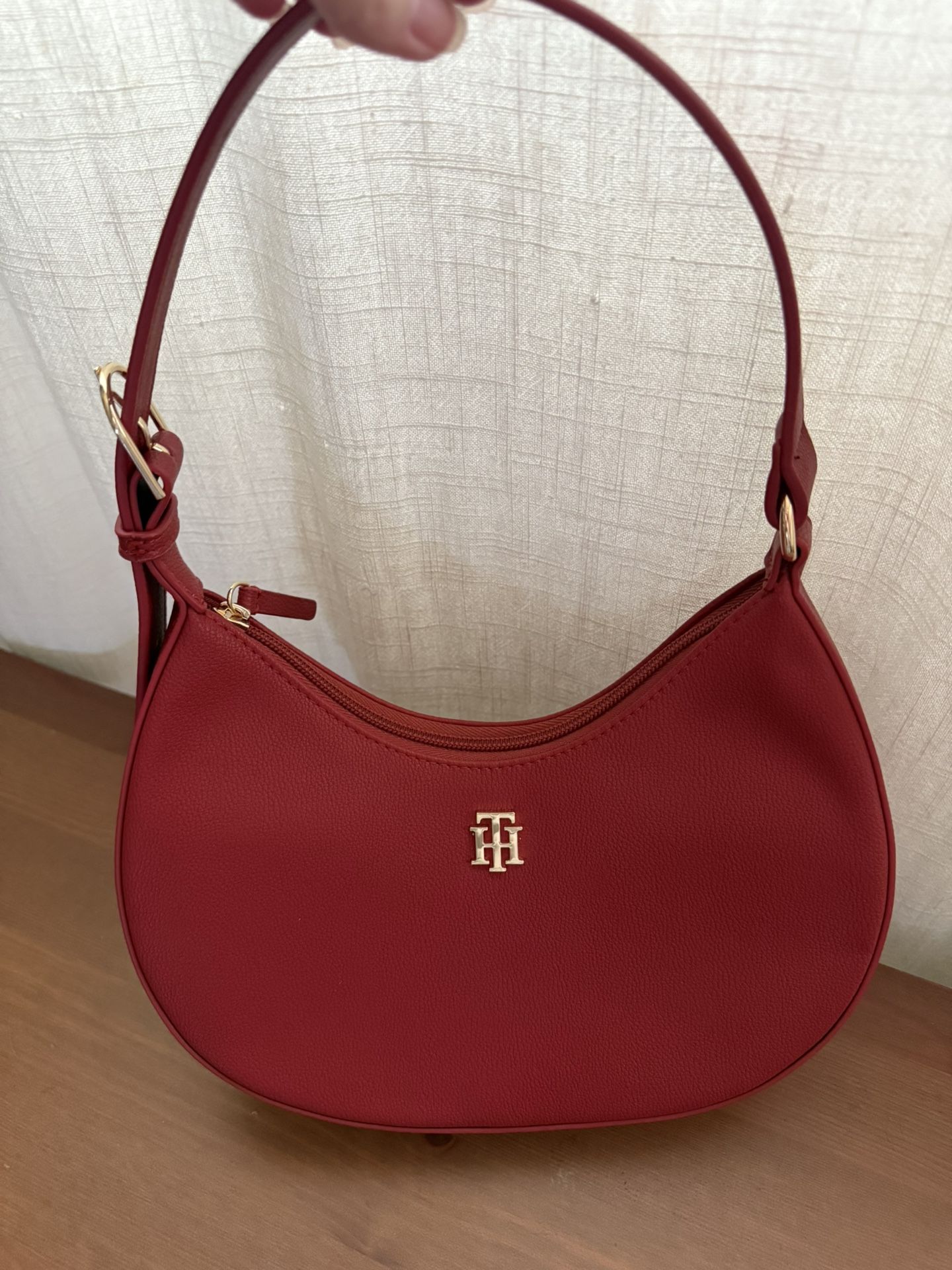 Tommy Hilfiger Red Shoulder Bag