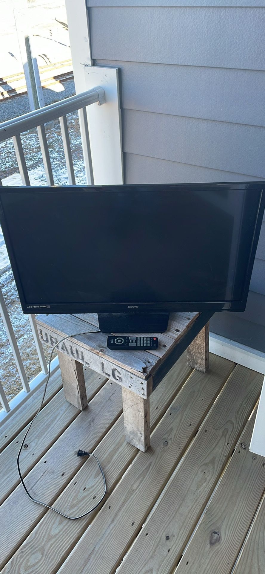 Flat Screen Tv With Wire And Remote 500 Bucks
