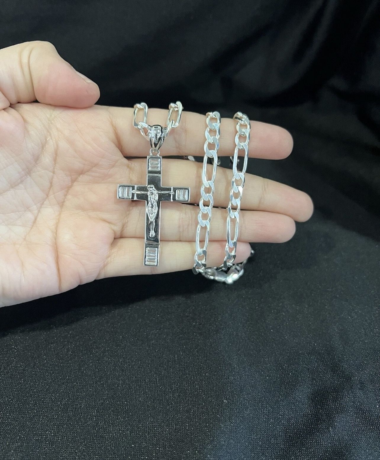 925 Sterling Silver Men's Cross Crucifix CZ Pendant & Figaro Chain