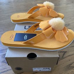 Women’s Ugg Sandals Size 9 (Yellow)