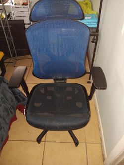 Gaming Chair/ Desk Chair W/ Arm & Head Tilt