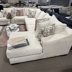 Oversized sectional! Easy financing! ❤️🎉😍