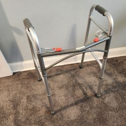 Drive Deluxe Lightweight Folding Walker

