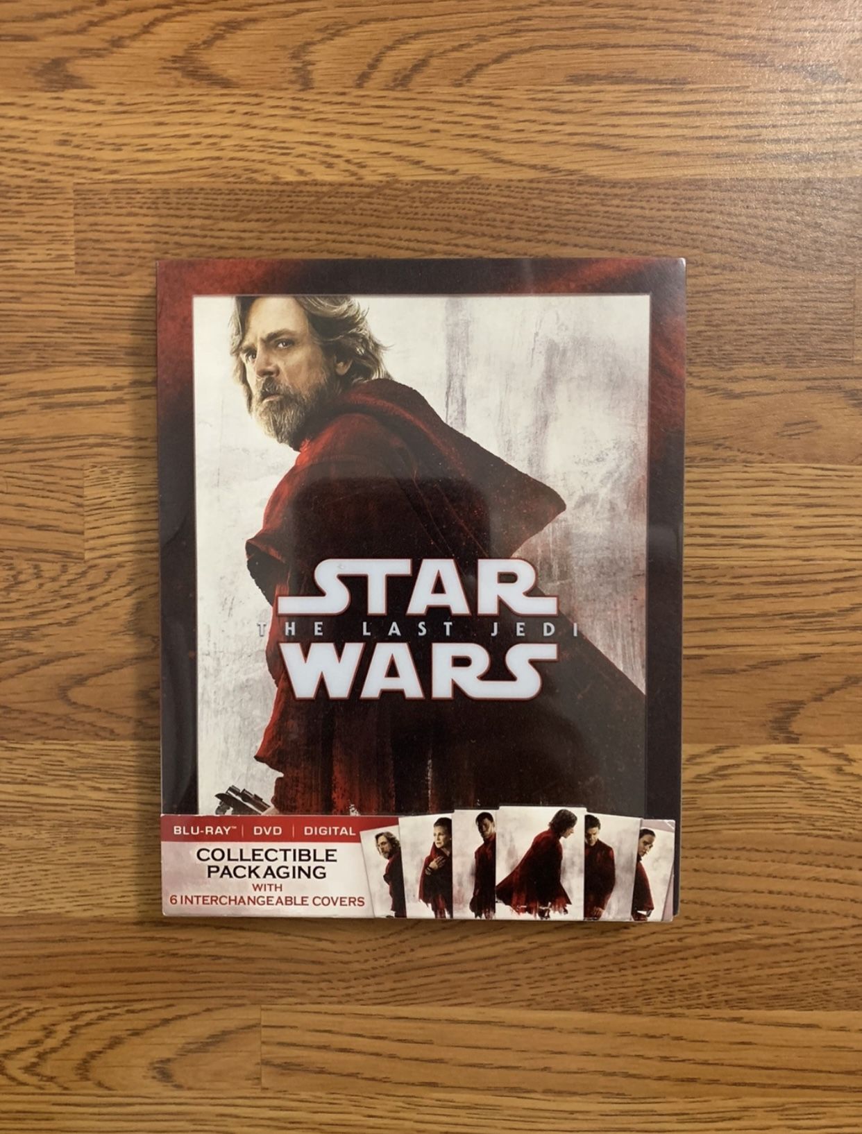 Star Wars: The Last Jedi (Walmart Exclusive) Blu-ray Combo Pack [Blu-ray + DVD + Collectible Packaging + Interchangeable Covers]