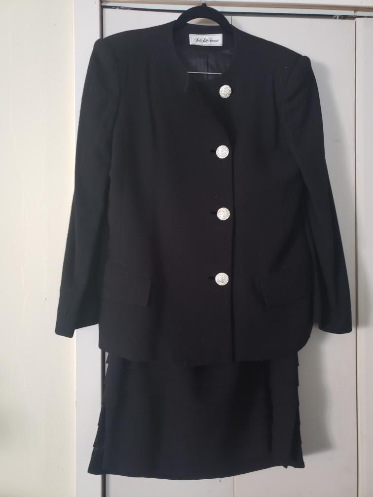 Saks Fifth Ave Wool  2pc Suit size 16