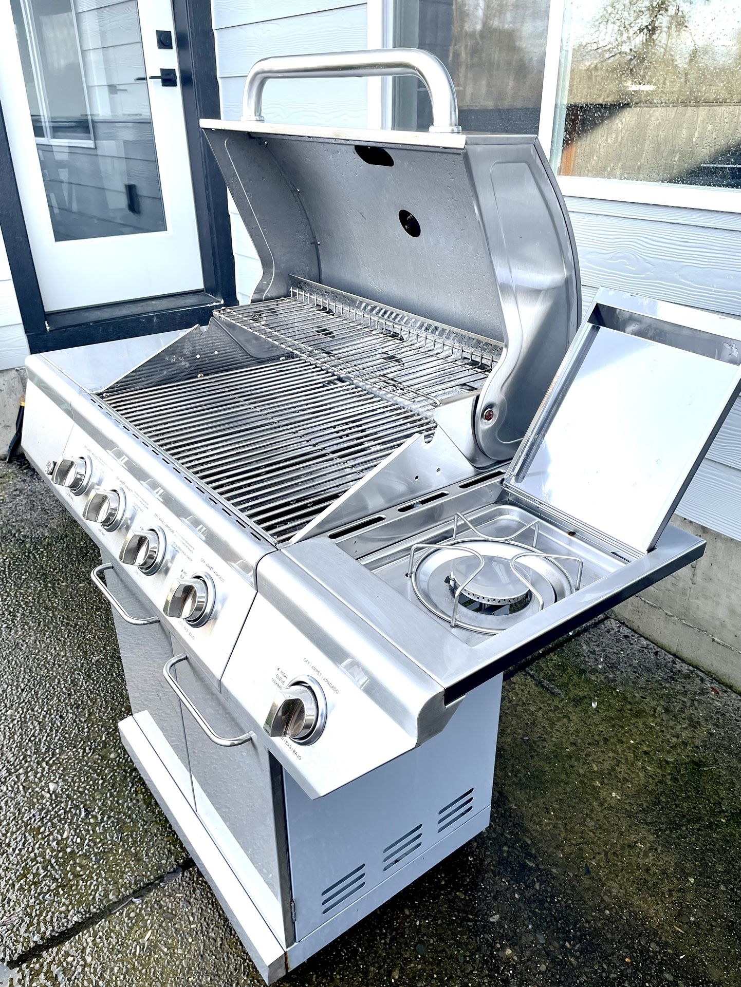Nexgrill Stainless Steel 4 Burner Gas Grill for Sale in Wilsonville, OR