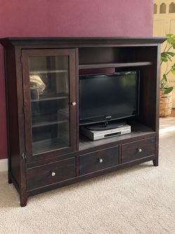 Entertainment center
