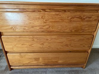 3 Drawer Dresser/Read Description