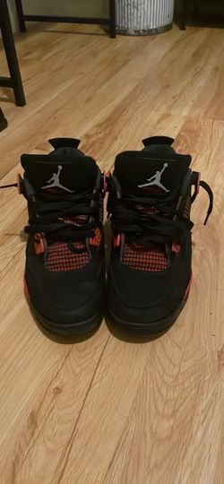 Jordan 4 red thunders size 9.5