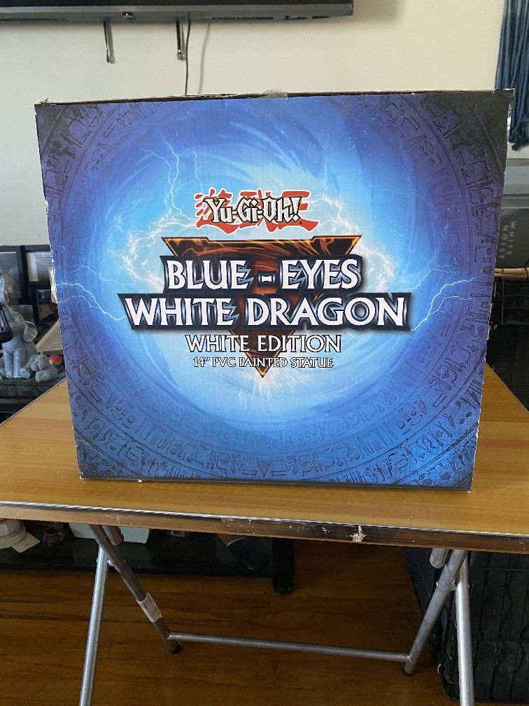 Blue Eyes White Dragon 14in Statue