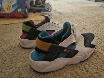 Nike Huarache Run
Peace, Love, & Swoosh