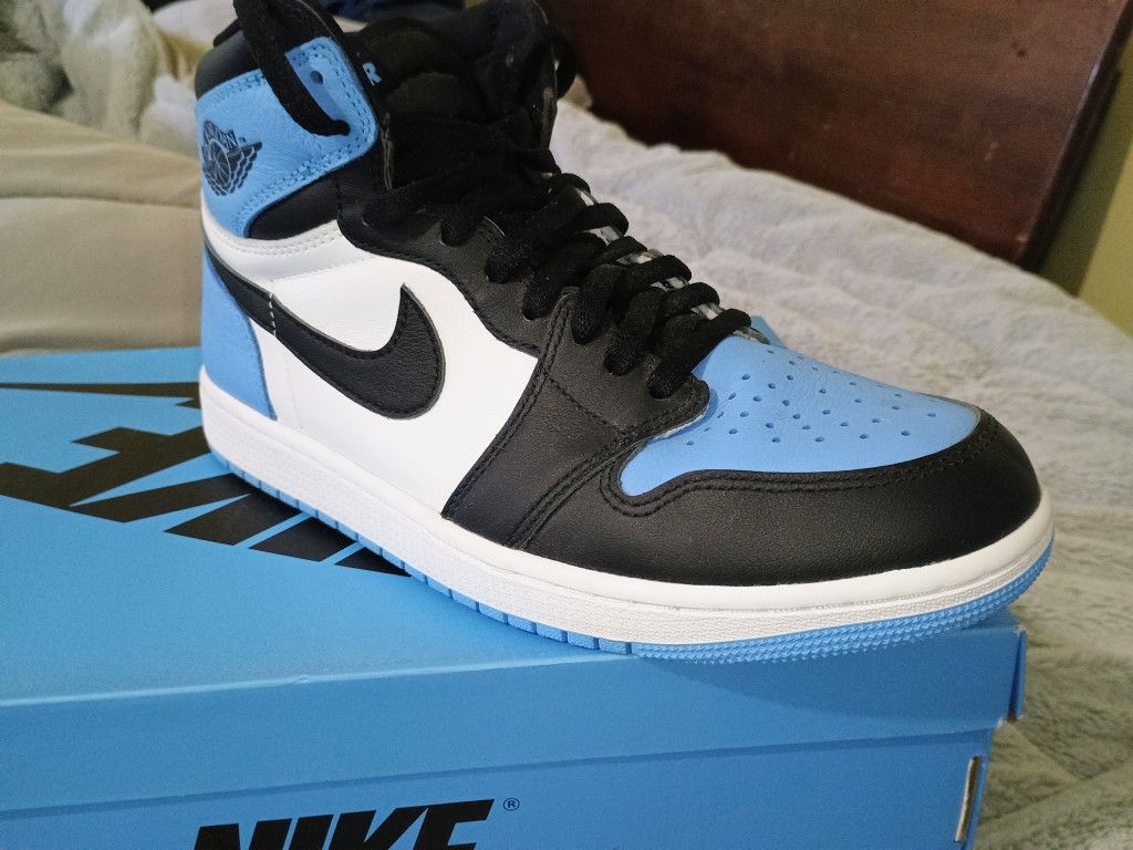 Make An Offer! Must Sell! Air Jordan 1 Retro High OG 'University Blue'
Men's Shoes